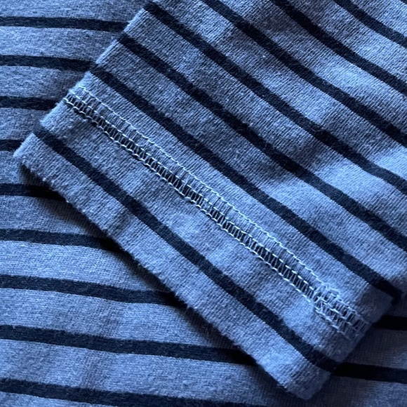 Old Navy Men's Classic Long Sleeve Shirt Size L Blue & Navy Blue Striped - Picture 3 of 4